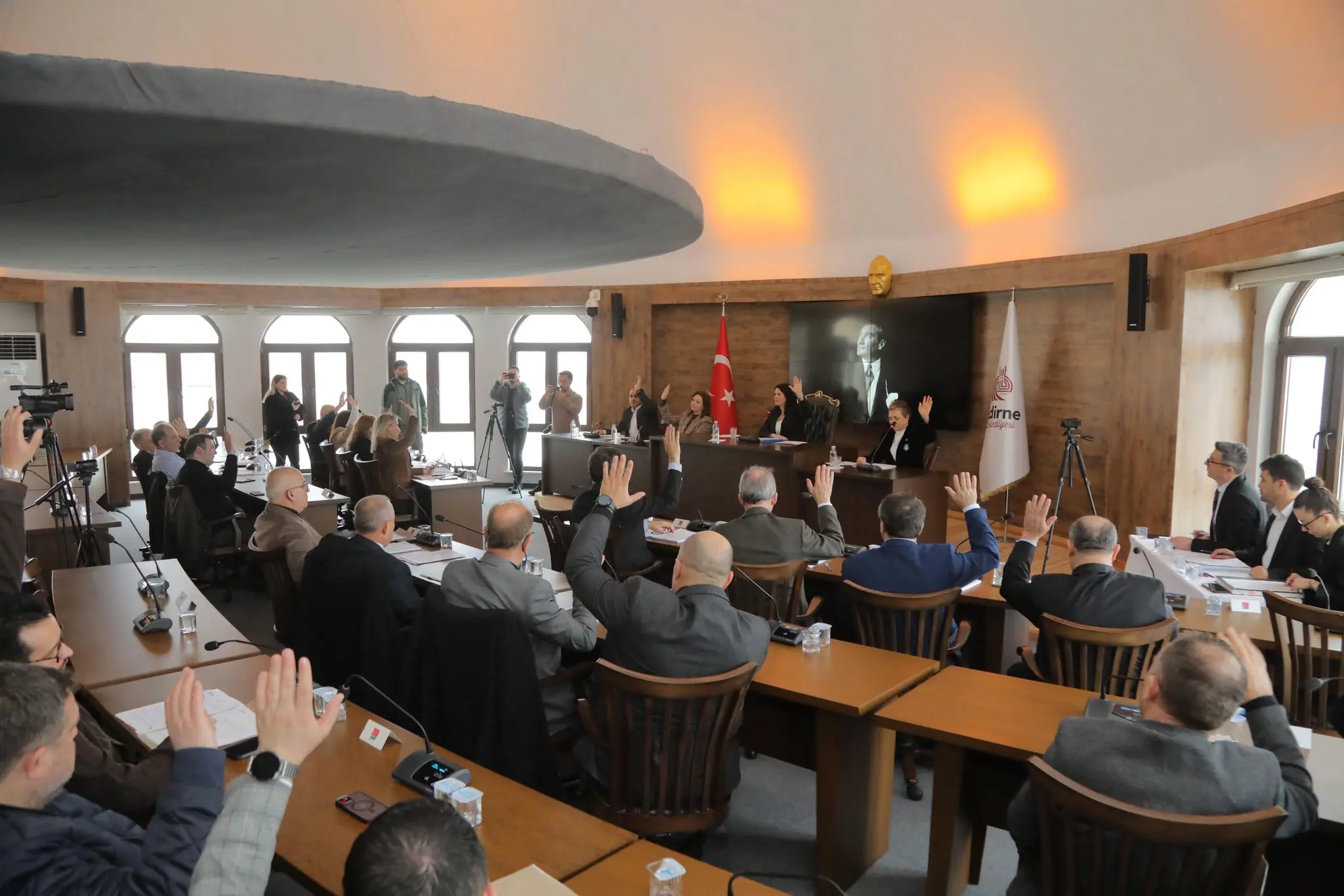 BELEDİYE MECLİSİNDEN ÖNEMLİ KARARLAR galeri görseli